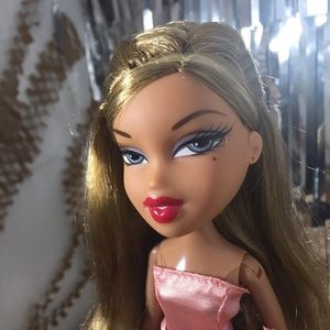 Bratz doll, Yasmin (formal outfit)